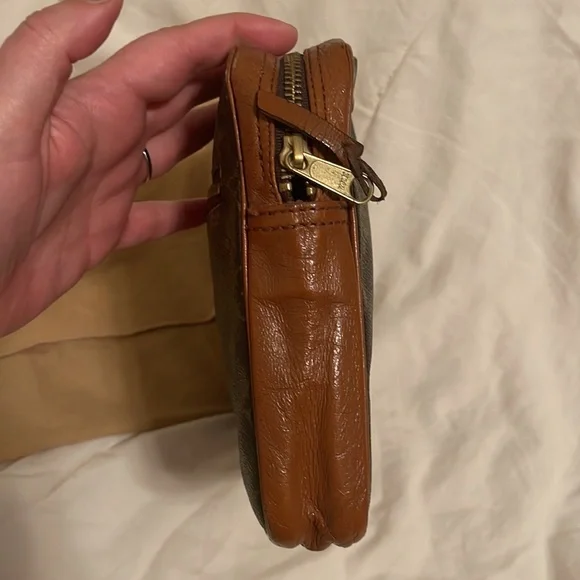 Louis Vuitton Sac Sport clutch